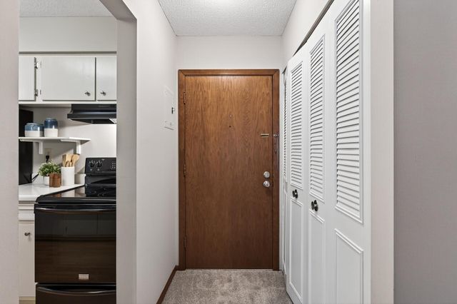 3153 Old Highway 8 304, Roseville, MN 55418