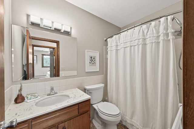 3153 Old Highway 8 304, Roseville, MN 55418