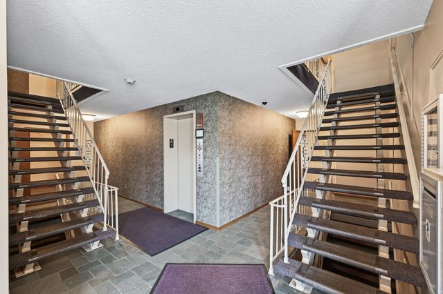 3153 Old Highway 8 304, Roseville, MN 55418