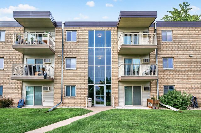 3153 Old Highway 8 304, Roseville, MN 55418