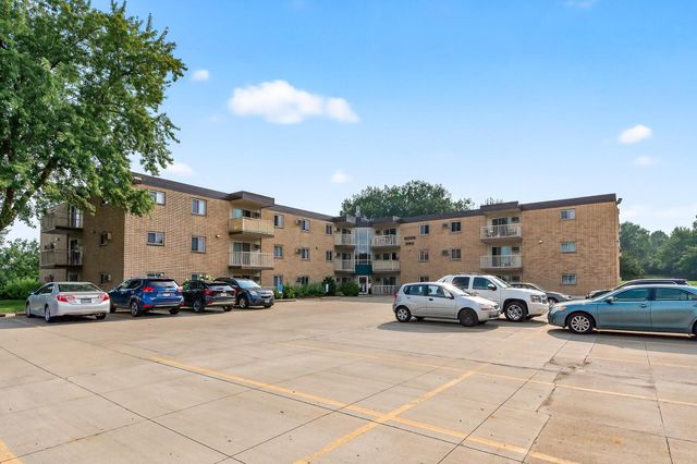 3153 Old Highway 8 304, Roseville, MN 55418