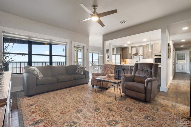 70 Baybridge Dr, Gulf Breeze, FL 32561