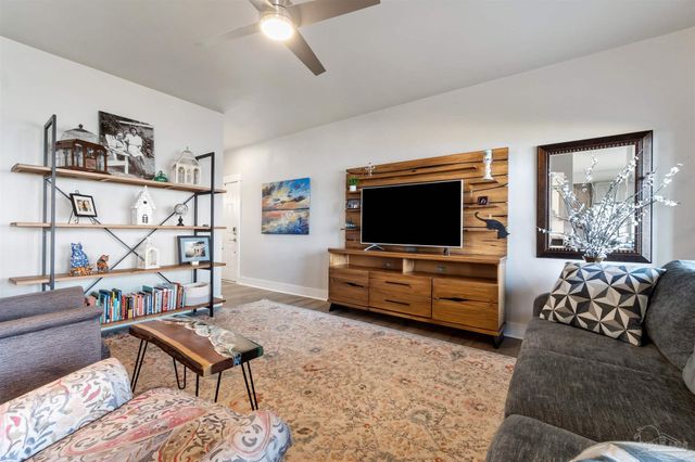 70 Baybridge Dr, Gulf Breeze, FL 32561