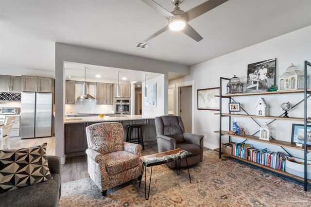 70 Baybridge Dr, Gulf Breeze, FL 32561