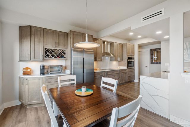 70 Baybridge Dr, Gulf Breeze, FL 32561