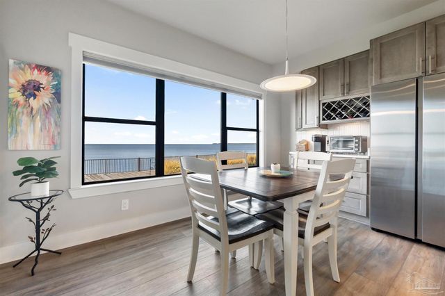 70 Baybridge Dr, Gulf Breeze, FL 32561