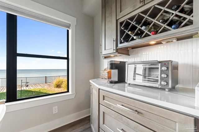 70 Baybridge Dr, Gulf Breeze, FL 32561