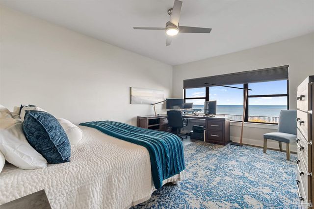 70 Baybridge Dr, Gulf Breeze, FL 32561