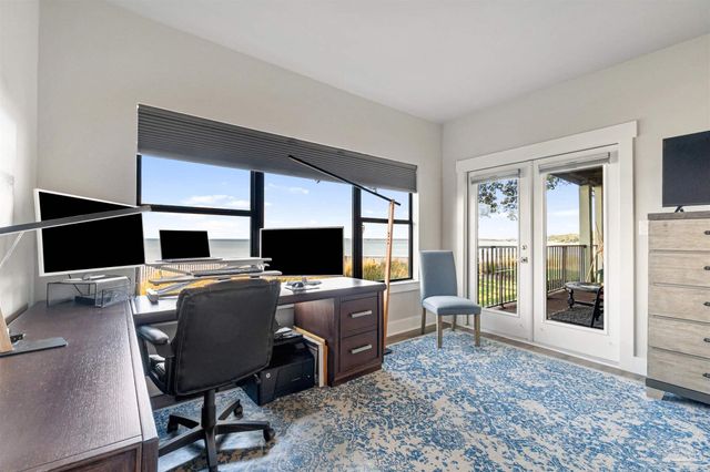 70 Baybridge Dr, Gulf Breeze, FL 32561