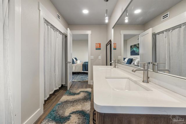 70 Baybridge Dr, Gulf Breeze, FL 32561