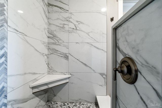 70 Baybridge Dr, Gulf Breeze, FL 32561