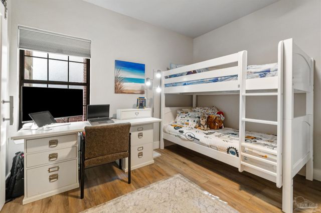 70 Baybridge Dr, Gulf Breeze, FL 32561