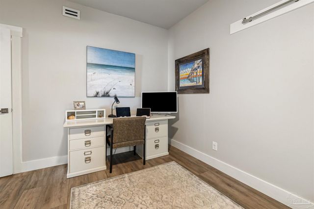 70 Baybridge Dr, Gulf Breeze, FL 32561