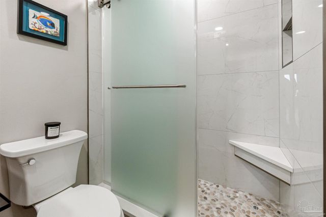 70 Baybridge Dr, Gulf Breeze, FL 32561