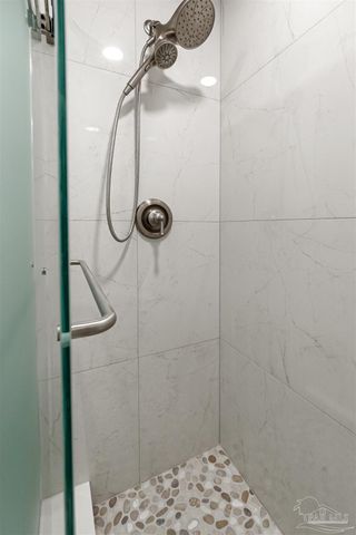 70 Baybridge Dr, Gulf Breeze, FL 32561