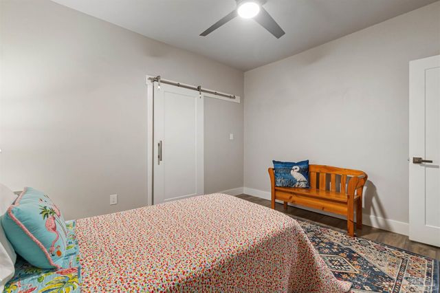 70 Baybridge Dr, Gulf Breeze, FL 32561