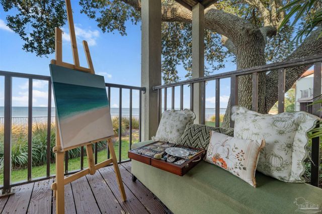 70 Baybridge Dr, Gulf Breeze, FL 32561