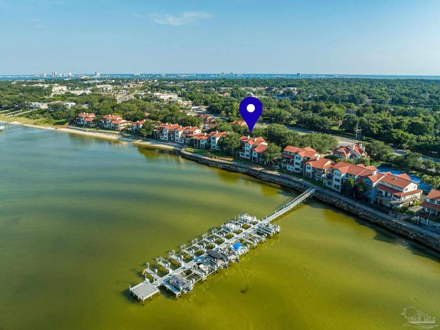 70 Baybridge Dr, Gulf Breeze, FL 32561