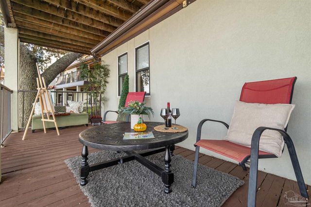 70 Baybridge Dr, Gulf Breeze, FL 32561