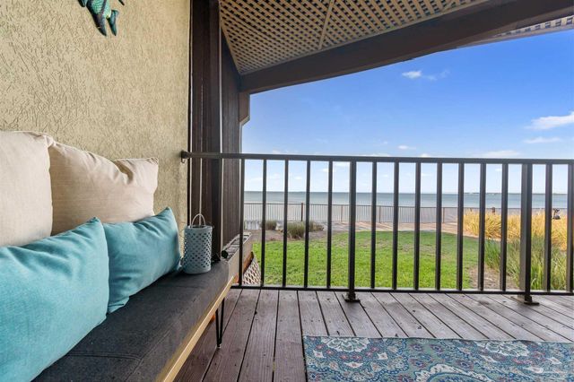 70 Baybridge Dr, Gulf Breeze, FL 32561