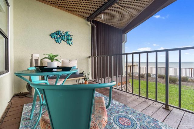 70 Baybridge Dr, Gulf Breeze, FL 32561