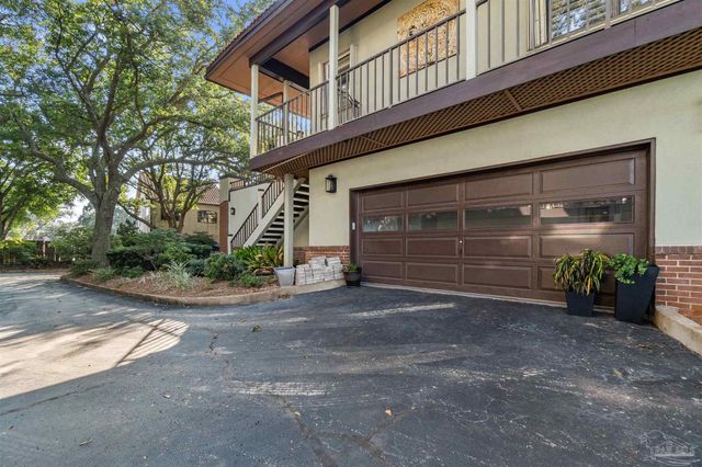 70 Baybridge Dr, Gulf Breeze, FL 32561