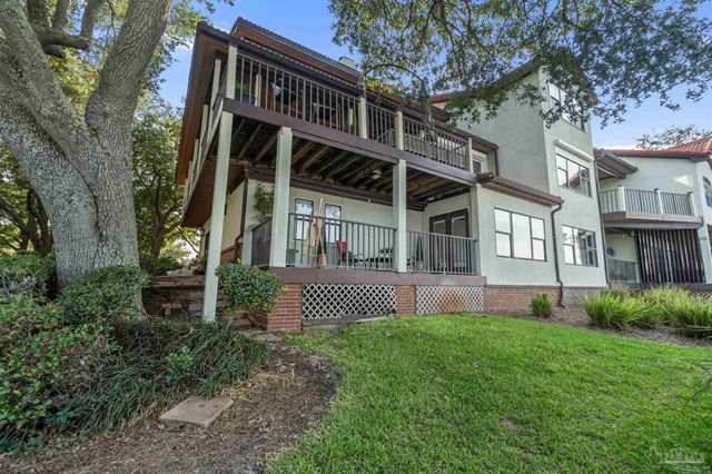 70 Baybridge Dr, Gulf Breeze, FL 32561