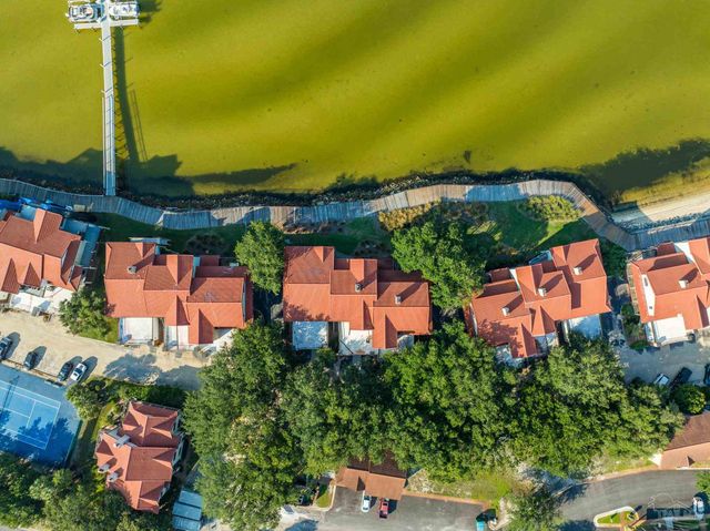 70 Baybridge Dr, Gulf Breeze, FL 32561