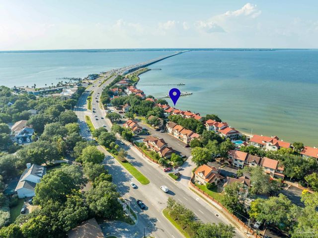 70 Baybridge Dr, Gulf Breeze, FL 32561
