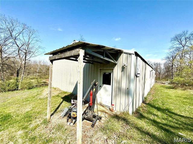 17525 N Service Road, Wright City, MO 63390