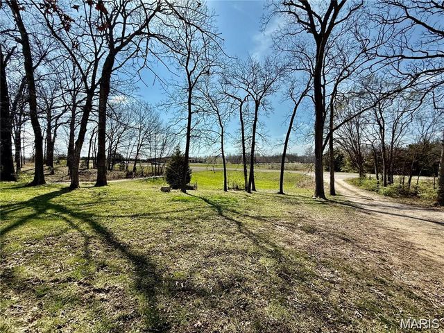 17525 N Service Road, Wright City, MO 63390