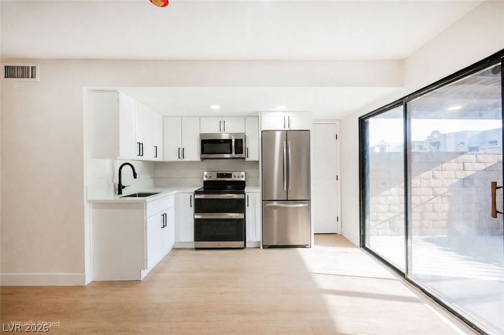 331 Misty Isle Lane B, Las Vegas, NV 89107 — photo 2