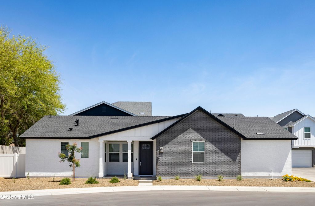 9117 N 181st Avenue 102, Waddell, AZ 85355