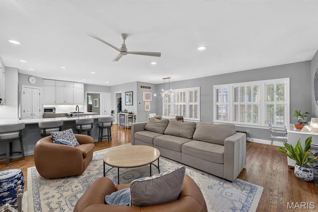58 Broadview Drive, Clayton, MO 63105