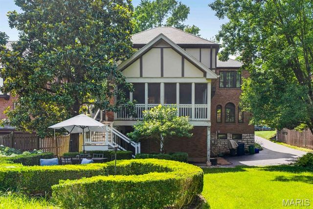 58 Broadview Drive, Clayton, MO 63105