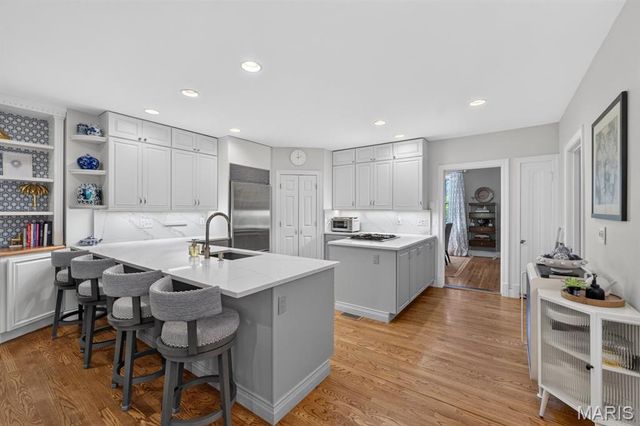 58 Broadview Drive, Clayton, MO 63105