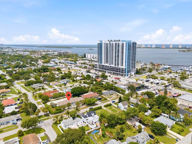 105 2nd Street 3, Lake Park, FL 33403