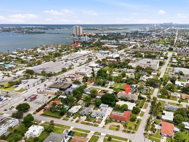 105 2nd Street 3, Lake Park, FL 33403