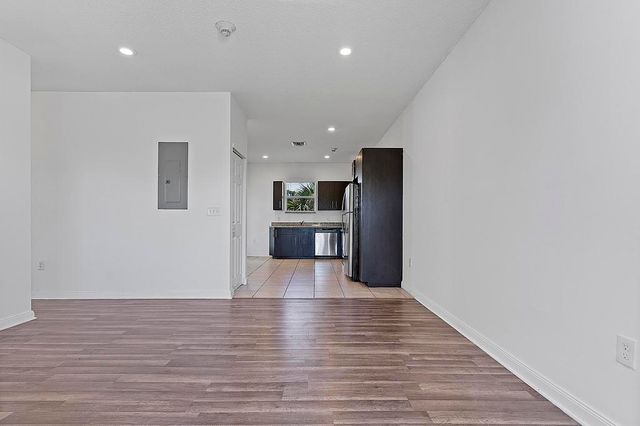 105 2nd Street 3, Lake Park, FL 33403