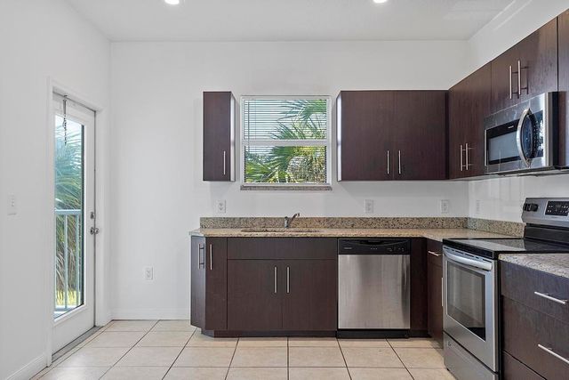 105 2nd Street 3, Lake Park, FL 33403
