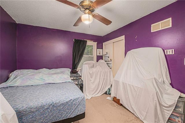 921 NE Locust Drive, Blue Springs, MO 64014