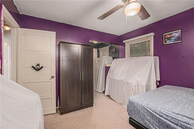 921 NE Locust Drive, Blue Springs, MO 64014