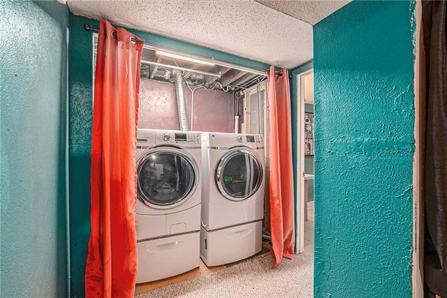 921 NE Locust Drive, Blue Springs, MO 64014