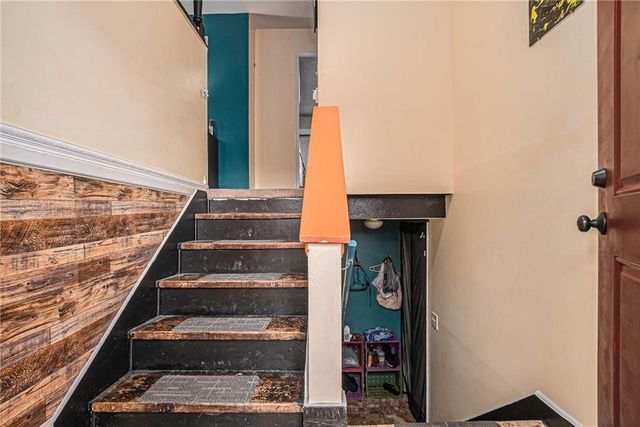 921 NE Locust Drive, Blue Springs, MO 64014