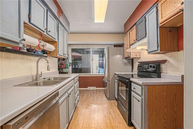 921 NE Locust Drive, Blue Springs, MO 64014