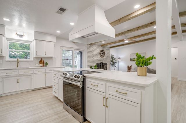 3720 Glenmont Drive, Fort Worth, TX 76133