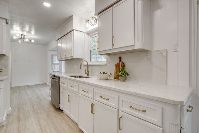 3720 Glenmont Drive, Fort Worth, TX 76133