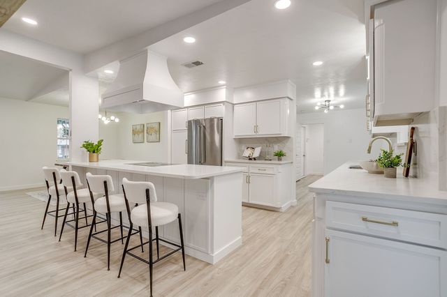 3720 Glenmont Drive, Fort Worth, TX 76133