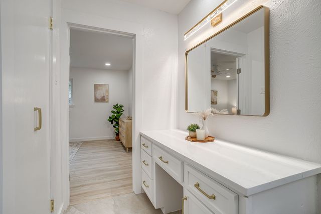 3720 Glenmont Drive, Fort Worth, TX 76133