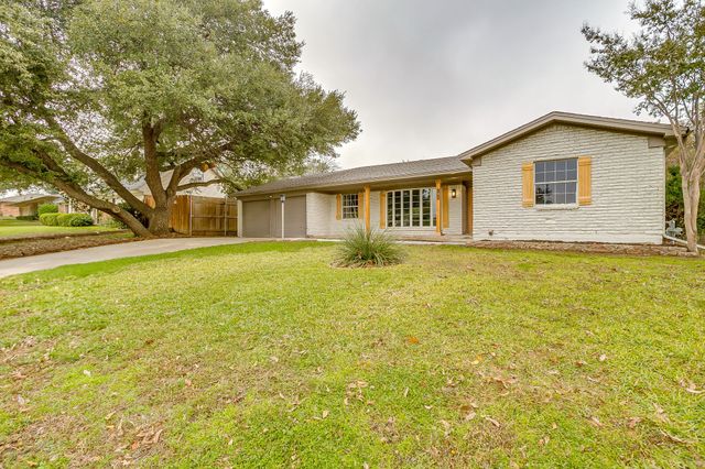 3720 Glenmont Drive, Fort Worth, TX 76133